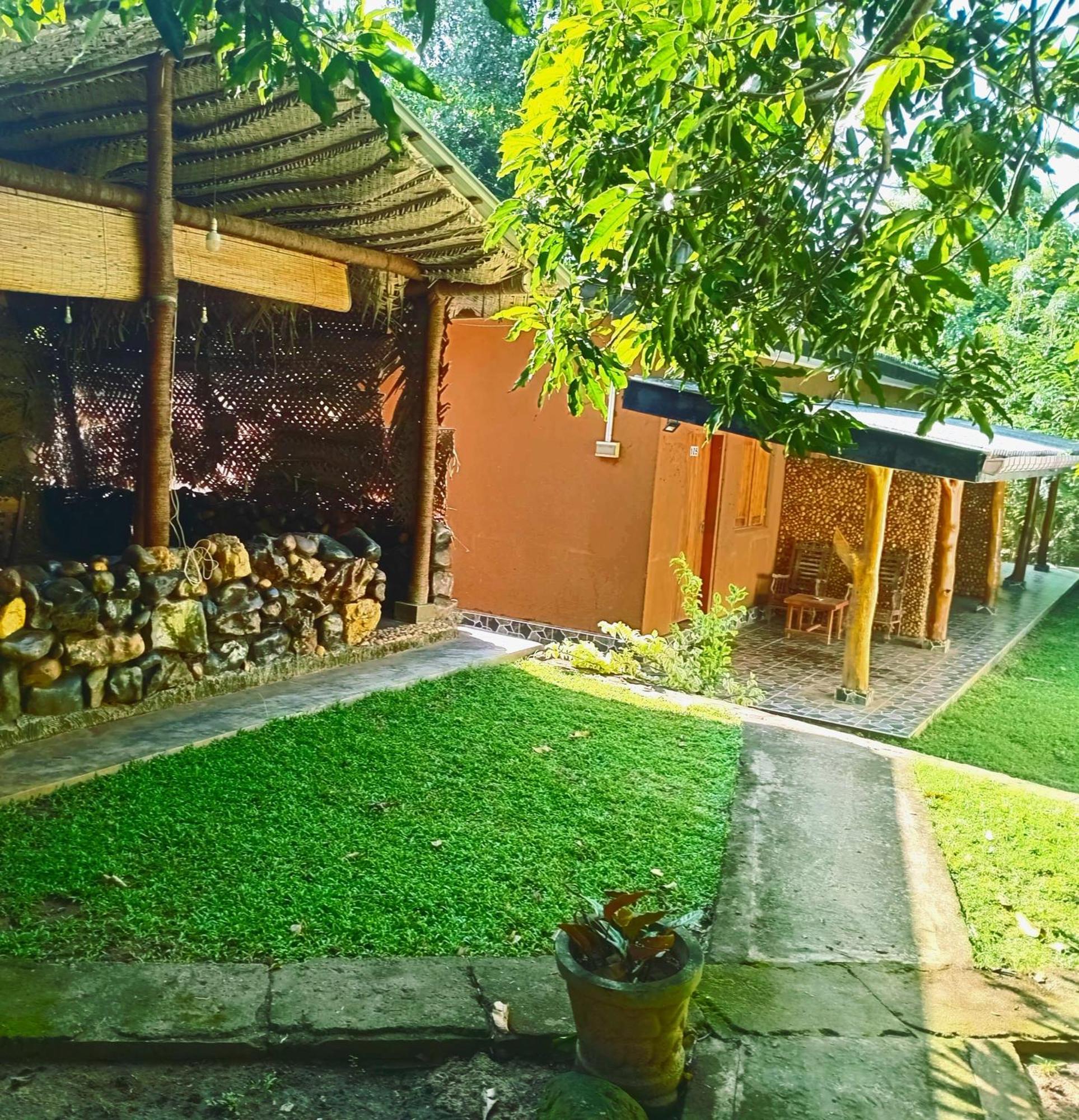 Elephant Paradise Safari Bungalow Udawalawe Buitenkant foto